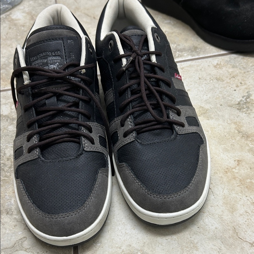 Levi's Men's Black and Dark Gray Sneakers